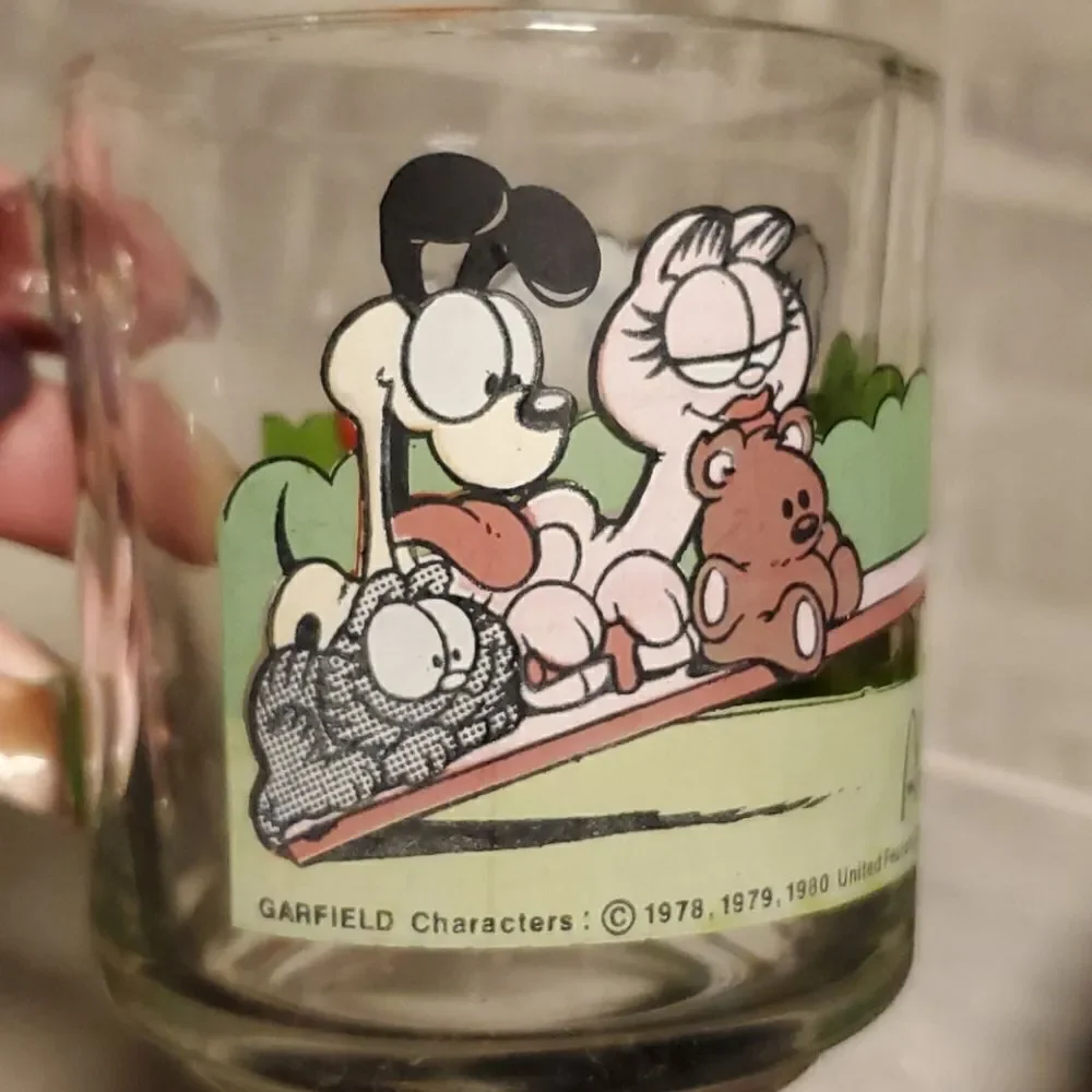 Set of 2 1978 Garfield Glass Mugs